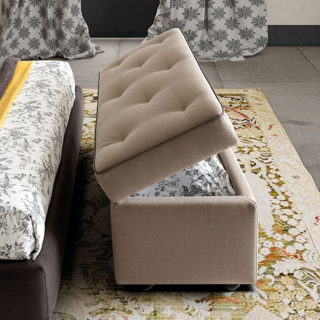 Taburet tapitat cu spatiu de depozitare Le Comfort, Raffello Bench